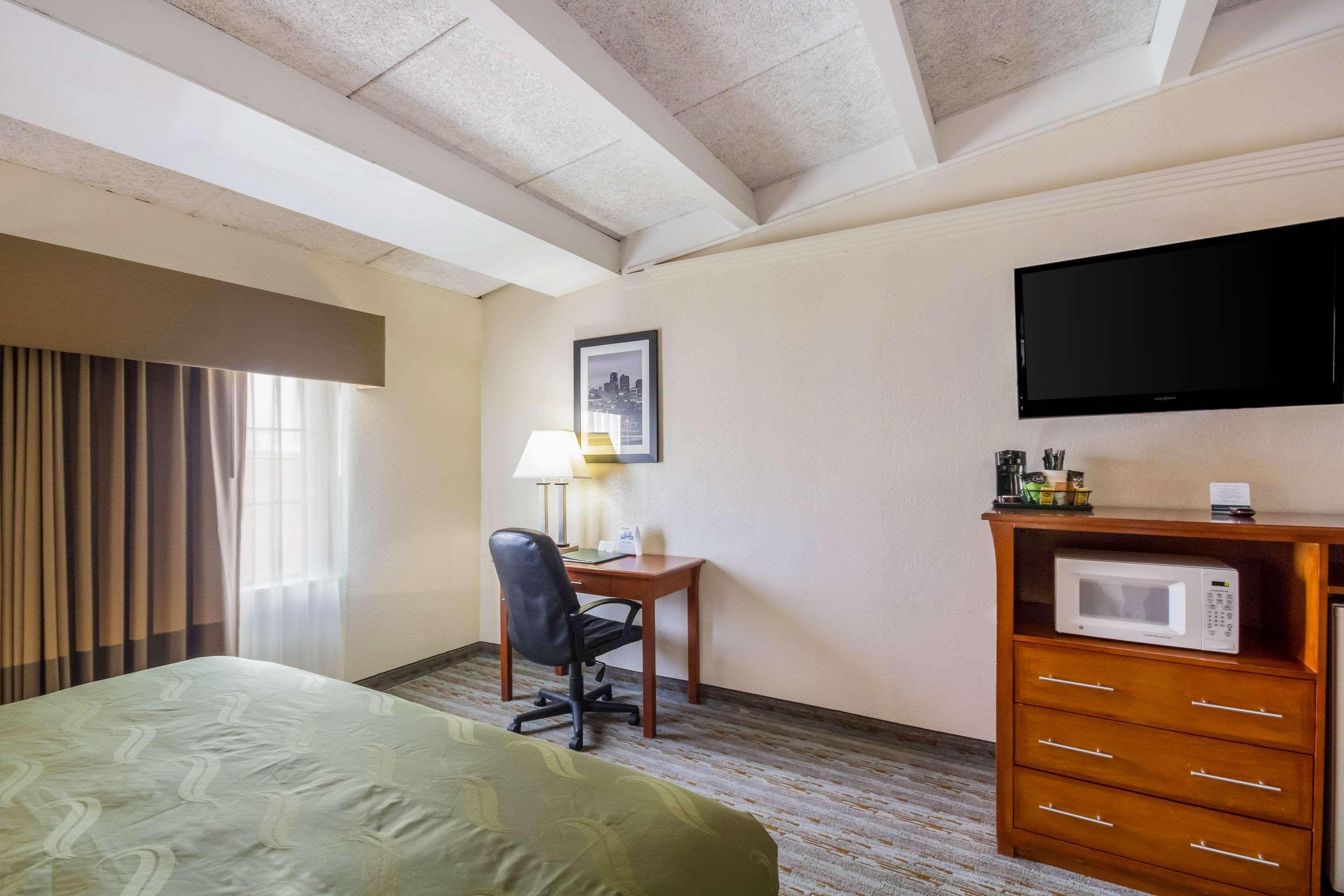 Quality Inn & Suites Kansas City - Independence I-70 East Eksteriør billede