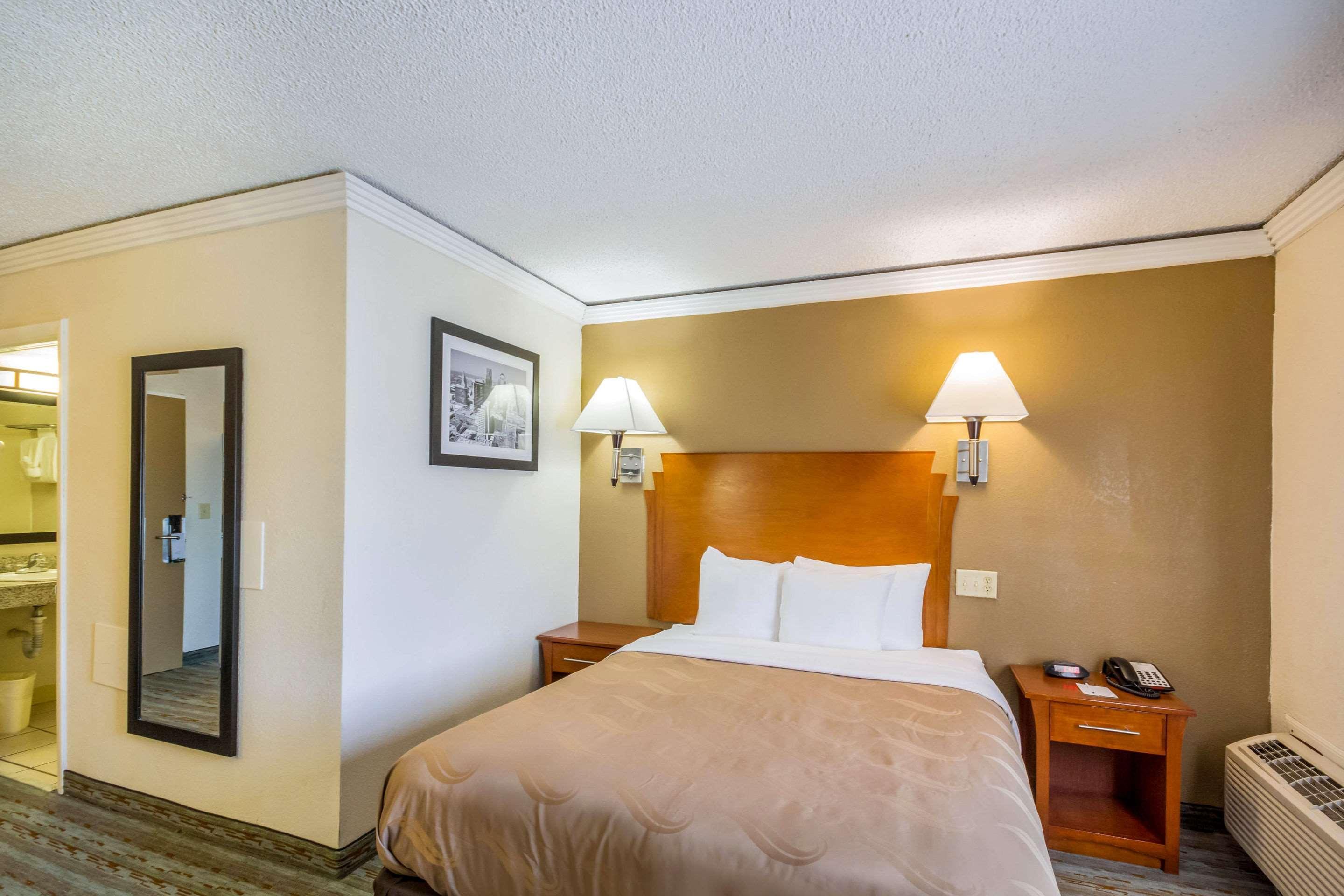Quality Inn & Suites Kansas City - Independence I-70 East Eksteriør billede