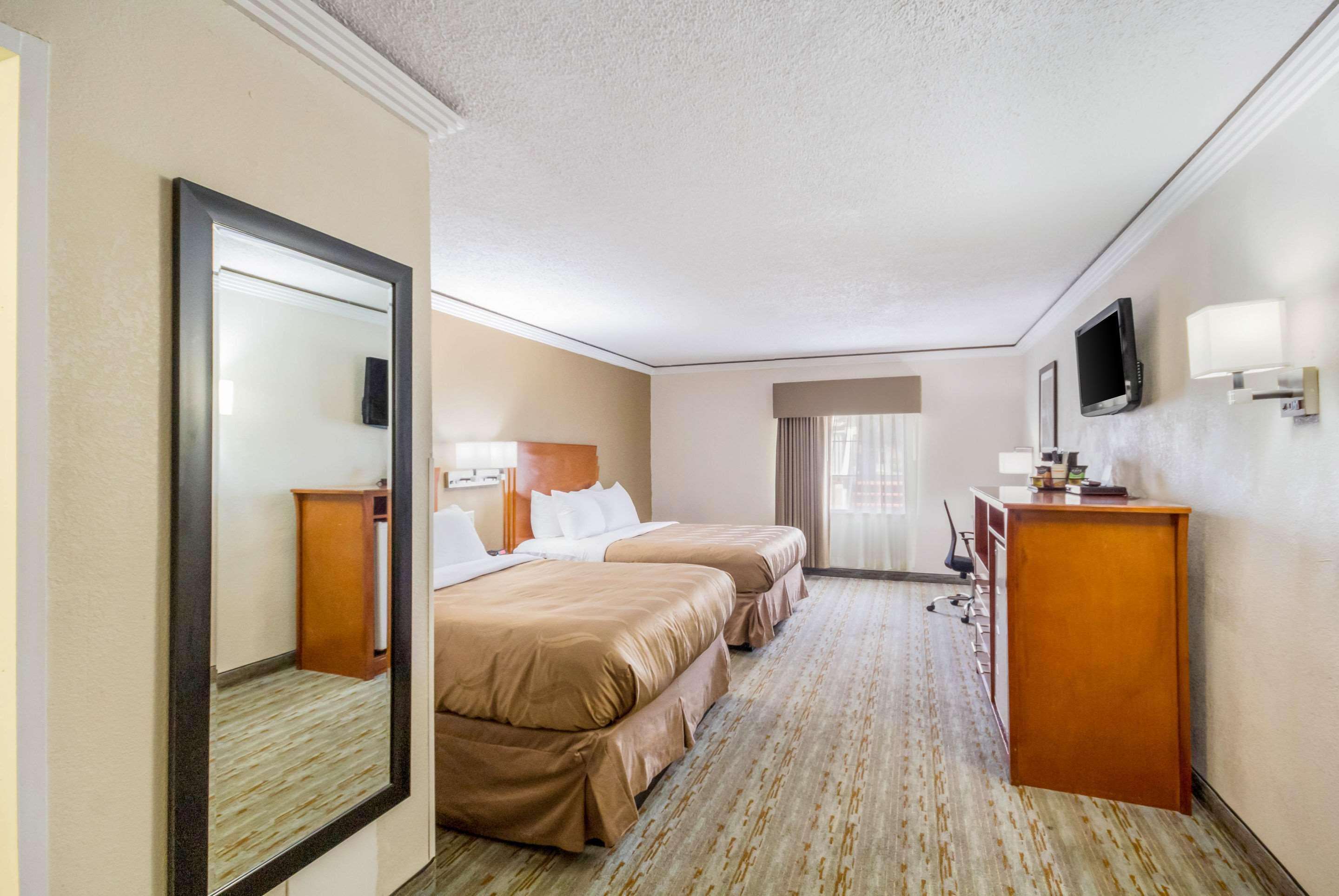 Quality Inn & Suites Kansas City - Independence I-70 East Eksteriør billede