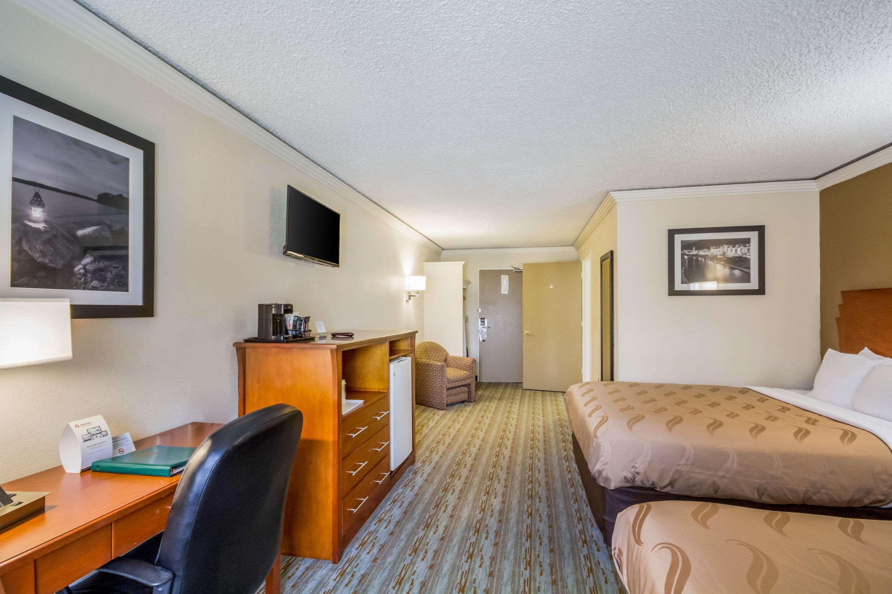 Quality Inn & Suites Kansas City - Independence I-70 East Eksteriør billede