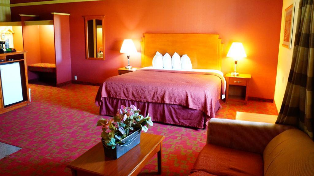 Quality Inn & Suites Kansas City - Independence I-70 East Eksteriør billede