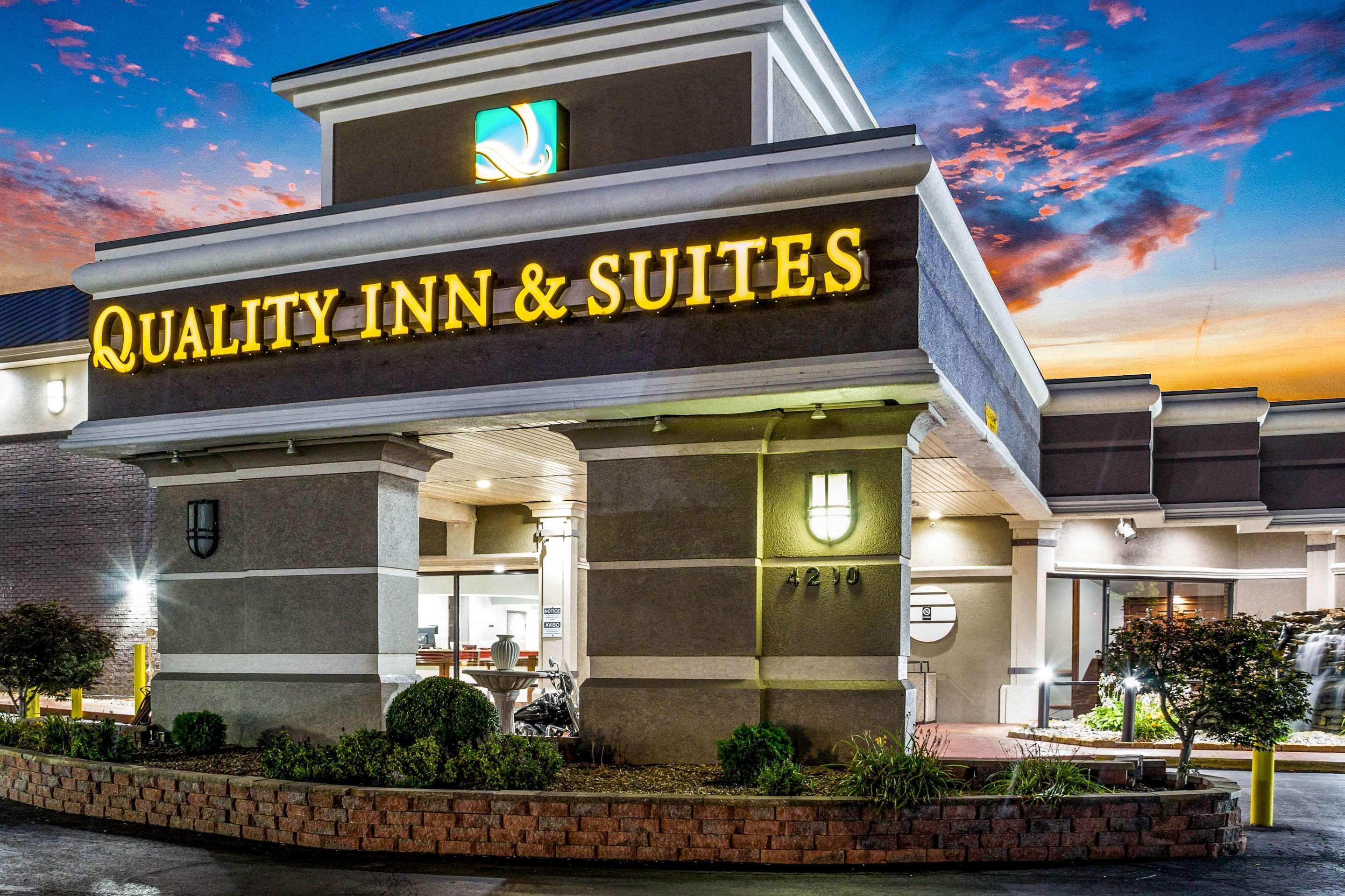 Quality Inn & Suites Kansas City - Independence I-70 East Eksteriør billede