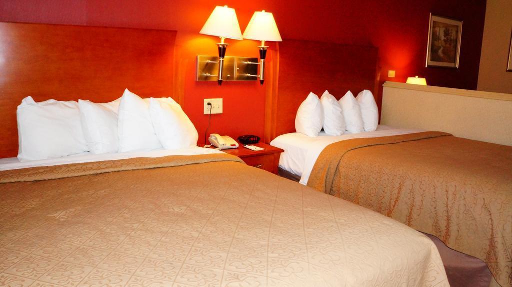 Quality Inn & Suites Kansas City - Independence I-70 East Eksteriør billede