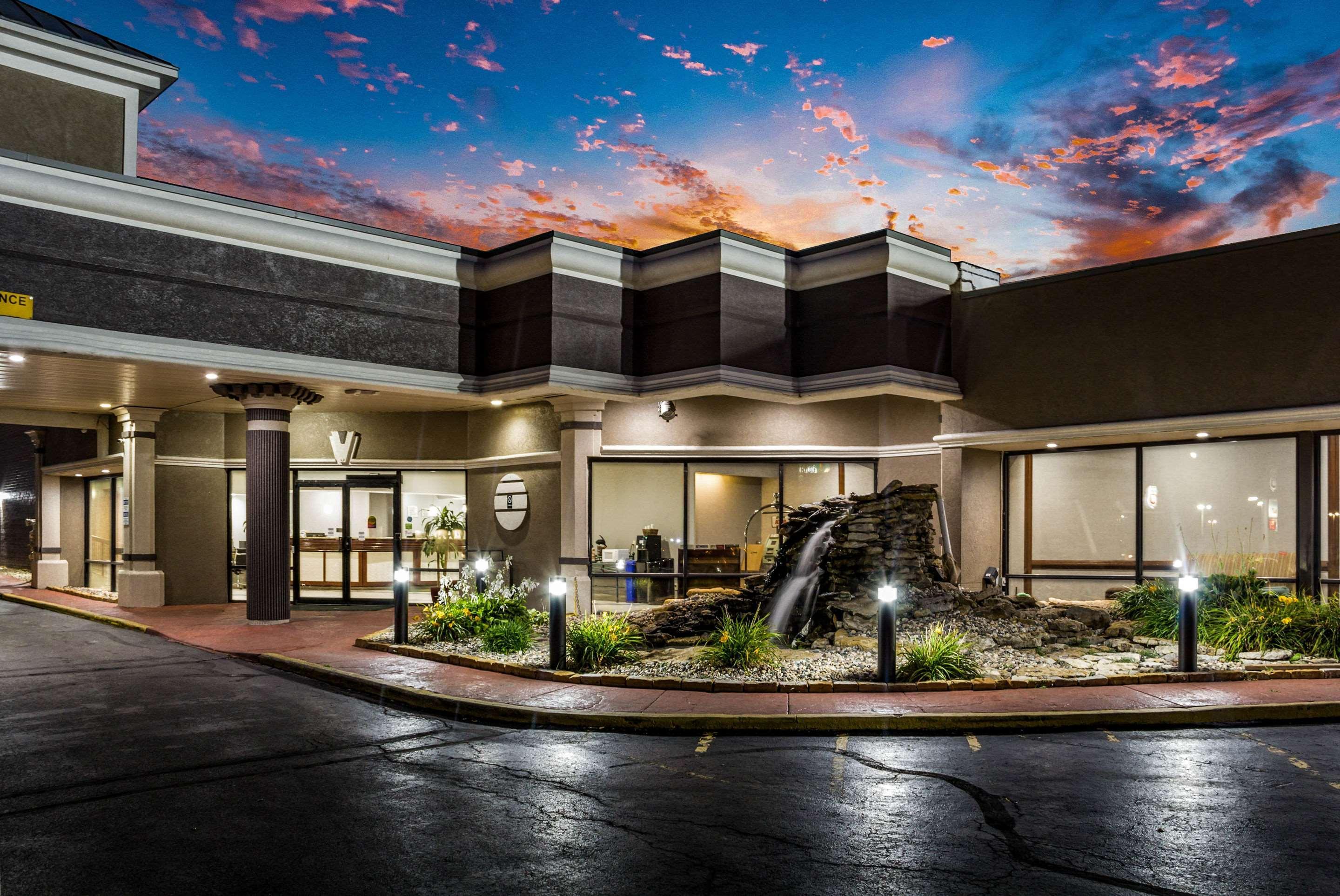 Quality Inn & Suites Kansas City - Independence I-70 East Eksteriør billede