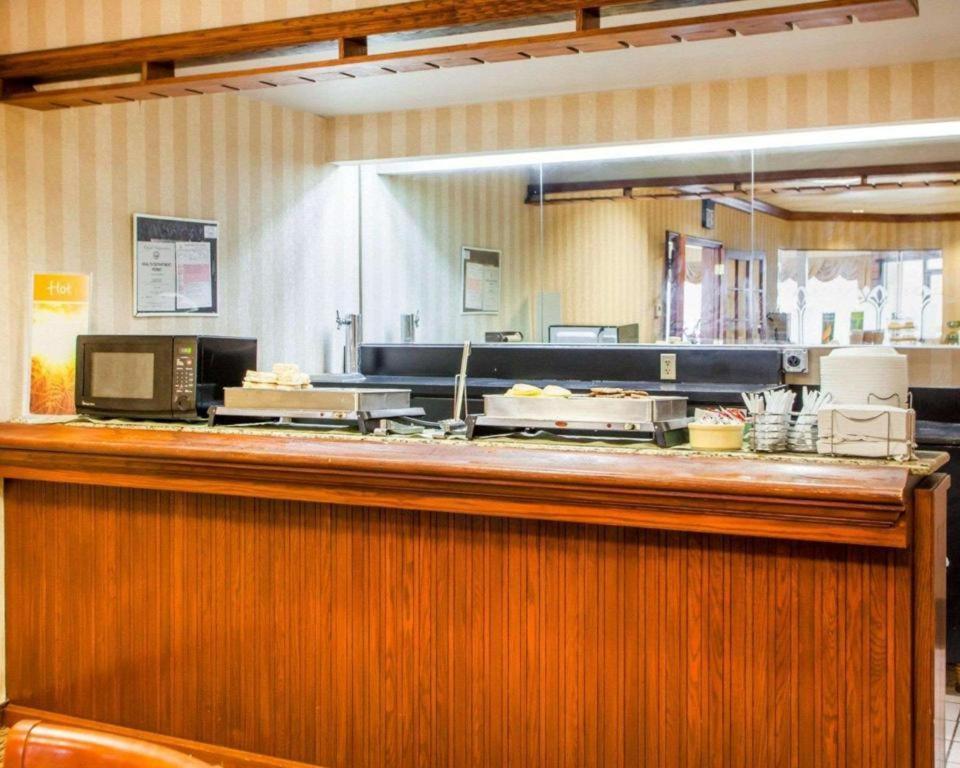 Quality Inn & Suites Kansas City - Independence I-70 East Eksteriør billede