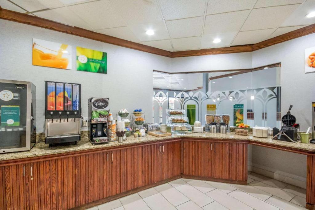 Quality Inn & Suites Kansas City - Independence I-70 East Eksteriør billede